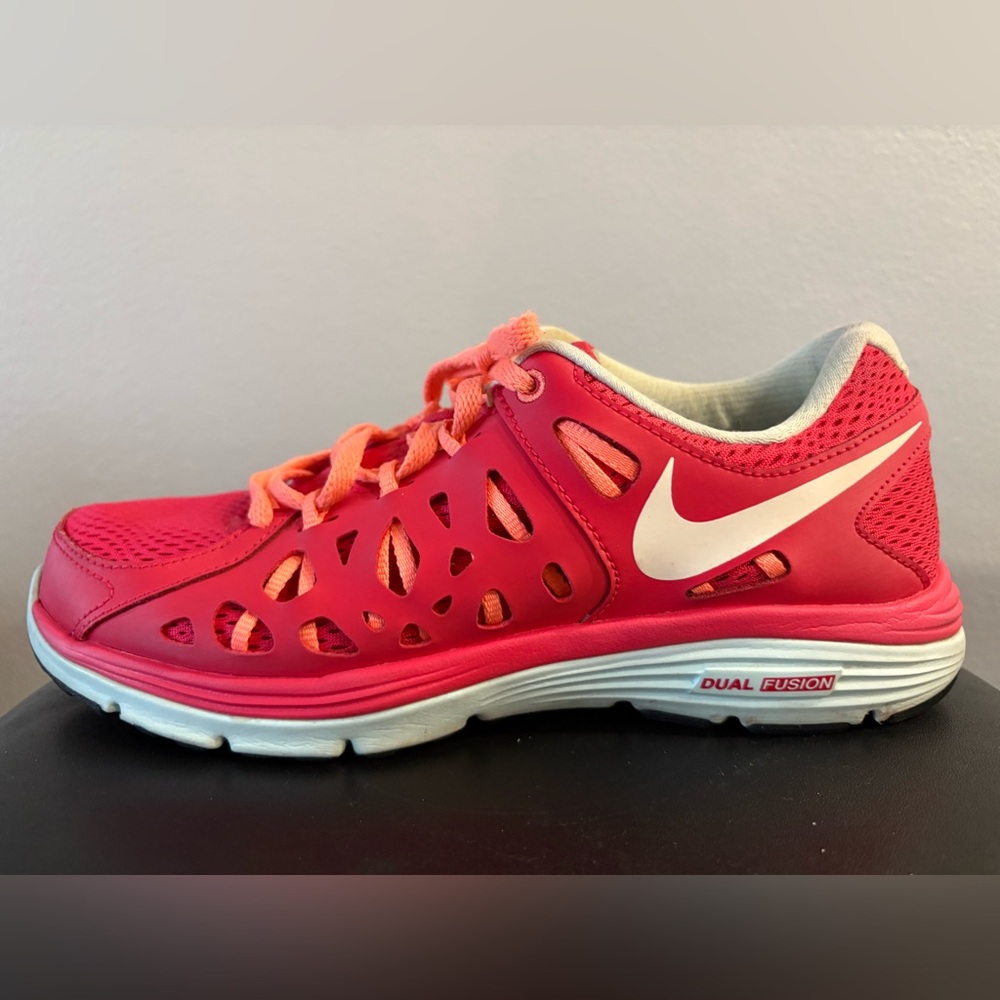 Nike Dual Fusion Sneakers